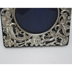 Smart Silver Photo Frame with Serpentine Shaped Top