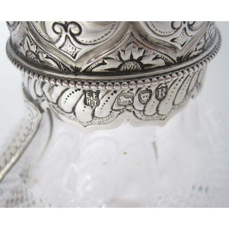 William Comyns Silver Trinket or Jewellery Box with a Gadroon and Scroll Decoration
